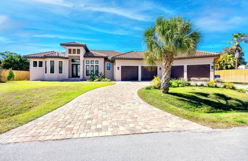 South Venice Casa | Venice 3 bedroom contemporary home with pool/spa and close to beautiful beaches