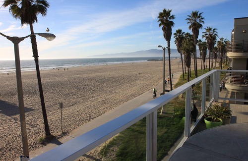 Venice Casa | LUXURY BEACH FRONT GEM UNIQUE EN VENICE BEACH! PRECIO ESPECIAL DEL 12 DE JUNIO !!!