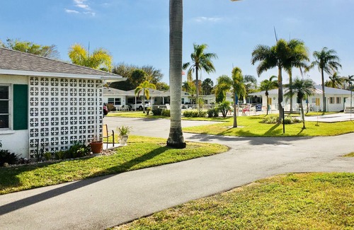 Venice Villa | ¡NUEVO LISTADO! Sereno refugio en la isla de Venecia cerca de las playas con piscina climatizada compartida