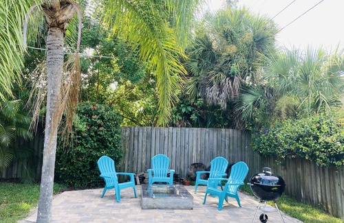 Venice Villa | Venice Island Beach House- Walking Distance to Beach and Downtown!