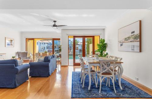 Wannanup Casa | Venice On The Beach Family Waterfront Escape