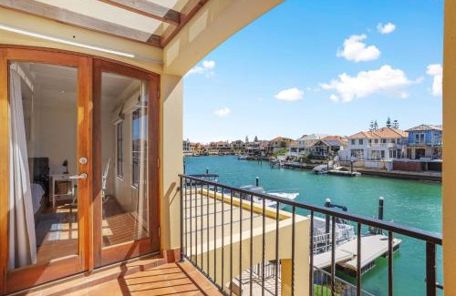 Wannanup Casa | Venice On The Beach Family Waterfront Escape