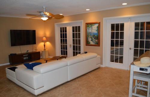 South Venice Casa | Venice villa with heated pool, lanai, near beach