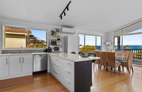 Ventnor Casa | Ventnor Vista - Stunning 4-Bedroom Ocean View Retreat