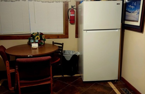 St. Anthony Apartamento | Venture Gateway to National Parks, BYUI, Sand Dunes free WIFI sleeps 3