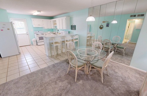Fort Walton Beach Condominio | Venus 314 is a Gulf Side 2 BR on Okaloosa Island by RedAwning