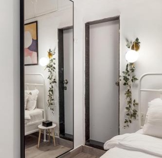 Pali Hill Apartamento | Vera 1BHK Bandra W by The Bombay Home Company