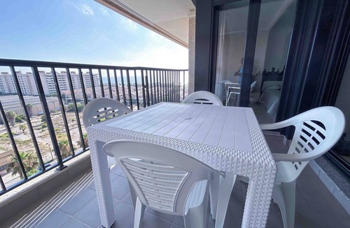 La Malva-rosa Apartamento | Apartamento Veramar Beach, con terraza y parking, frente a la playa