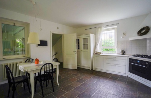 Monate Villa | Veranda del Lago with 2 bedrooms and 2 bathrooms next to Monate Lake