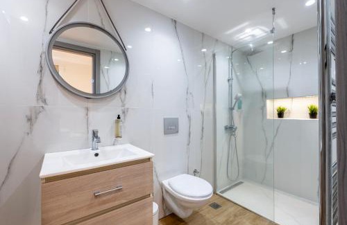 Zipari Apartamento | Verdant Haven - 5 Min from the Sea
