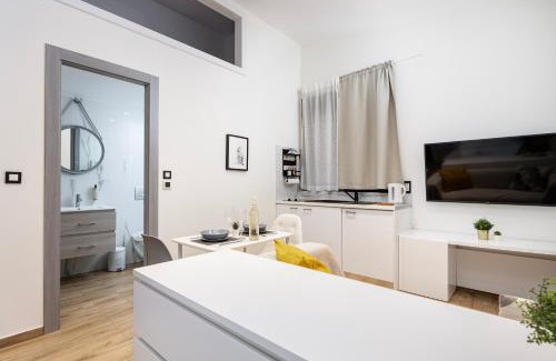 Zipari Apartamento | Verdant Haven - 5 Min from the Sea