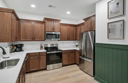 Oak Grove Casa | Verdant Villa-Columbia & Lexington-Near Everything! I-26 I-20 I-77 & Downtown