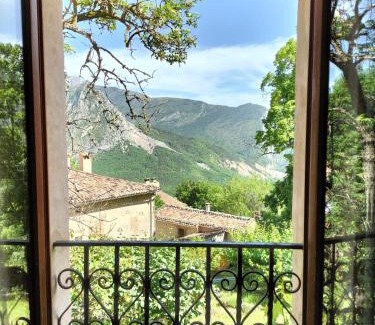 Castellane Cama Y Desayuno | Verdon BnB calm comfort and epic nature views