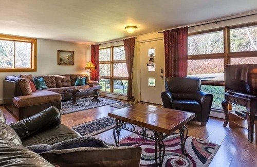 Stratton and Bromley Ski Areas Casa | Vermont Chalet - 12 person Stratton and Bromley Mnt area.