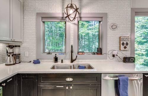 Plymouth Casa | Vermont Mountain Retreat: The Antler House