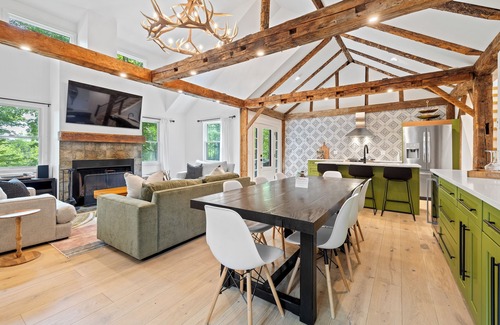 Stratton and Bromley Ski Areas Casa | Vermont Summer Escape - Sleeps 8 with FirePit, Hot Tub, and Pet Friendly!