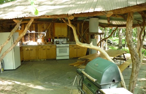 West Pawlet Casa | Vermont Treehouse: The Hermit Thrush Treehouse, pasa un fin de semana en los árboles