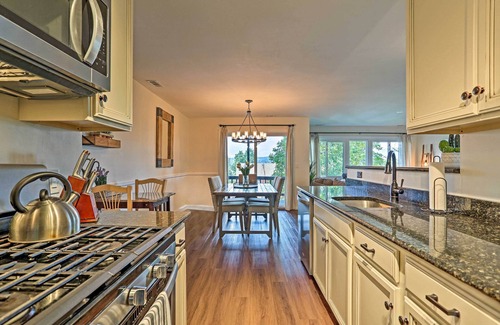 Vernon Condominio | Vernon Condo w/ Deck, Near Appalachian Trail!