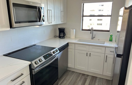 Central Beach Condominio | Vero Beach 2Bed 2Bath Condo with, Pool, Tennis, Pickleball, Fitness Next 2 Beach