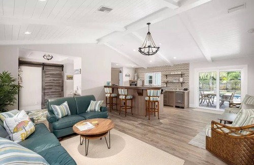 Central Beach Casa | Vero Beach lifestyle steps to town and beach.