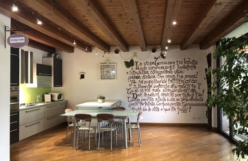 Borgo Milano Apartamento | Verona, house with porch and garden, in a single house, internal parking