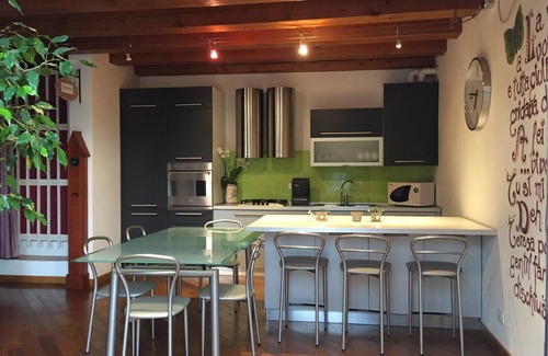Borgo Milano Apartamento | Verona, house with porch and garden, in a single house, internal parking
