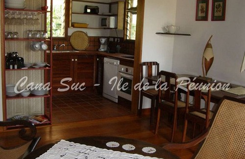 Sainte-Rose Cabaña | VERT NATTE Cottage with Creole Garden in Sainte-Rose