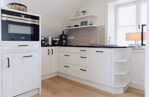 Tinnum Apartamento | Verwöhnung und Behaglichkeit: Ihr Privates Refugium für bis zu 4 Personen