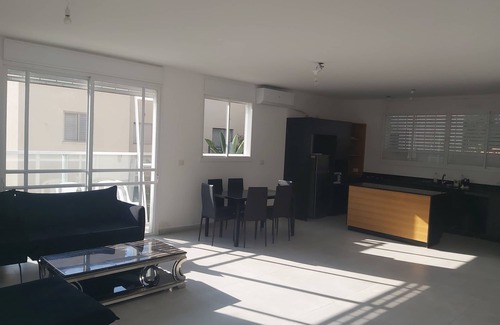 Netanya Cabaña | Very beautiful penthouse with a hot swimming pool under blue skies .
