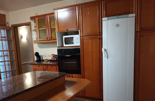 Llica d'Amunt Chalet De Esquí | Muy cerca del circuito Montmelo. Ideal para trabajar. Barbacoa, piscina y juegos