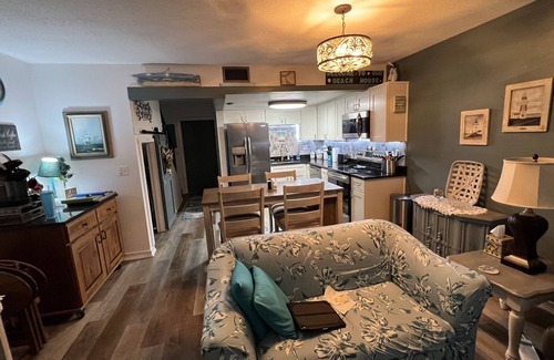 Ormond-by-the-Sea Condominio | Very comfortable home with pool & ocean view; <1 minute walk to beach!