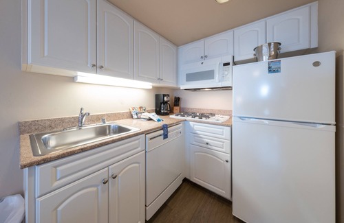 Townsite Hotel | Very Comfortable & Memorable Stay! Balcony, Parking, Walk to the Beach!