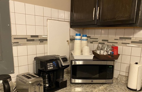 Fairburn Apartamento | Very Cozy Newly Built 3 Bedrooms, full double shower space.