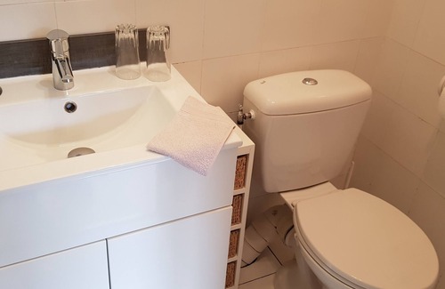 Siguer Cama Y Desayuno | Very friendly bed and breakfast, surrounded by mountains (shower room)