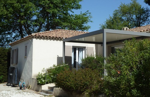 Eguilles Casa | Casa muy funcional con jardín y bosque de pinos.