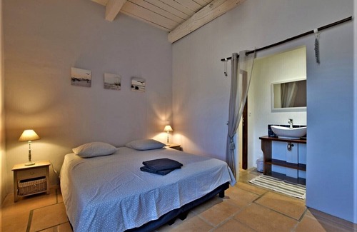 Orthoux-Serignac-Quilhan Otro | Encantadora cabaña con piscina XXL y río en granja de caballos