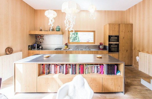 Sevres Casa | Very large, comfortable house between the Eiffel Tower and the Château de Versailles