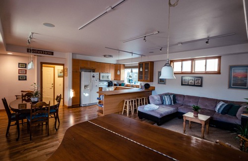 Santa Ana Heights Casa | Muy grande, tranquilo, 1 habitación / 1 baño, apartamento privado, más nuevo con muchas comodidades cerca de las playas