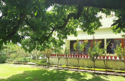 Bullawala Villa | very near to shopping mall with mountain view