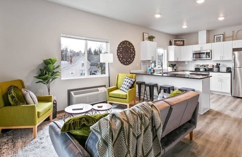 South Perry District Apartamento | Very New 2 Bd 2 Bth Near Perry Dist and Downtown!