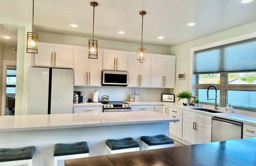 Kimberly Casa | Very new cozy modern 3-bedroom plus office house in Kimberly & 2 car garage
