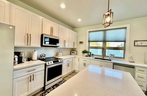 Kimberly Casa | Very new cozy modern 3-bedroom plus office house in Kimberly & 2 car garage
