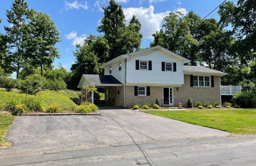 Edgewater Casa | Very nice house on quiet lot, dead end street. Kid friendly neighborhood.