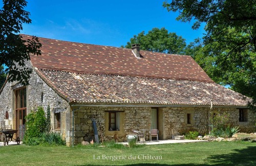 Faux Casa | Muy bonita casa rural grande; jardín, terrazas y piscina con espléndidas vistas!