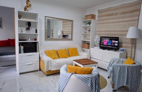 Quartier de la Maison-Blanche Casa | Very nice private Appartment 1 living room with sofa bed 1 bedroom 1 bathroom with toilet 1 Kitchen