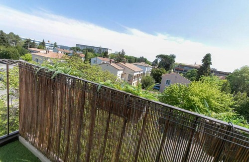 Bagnols-sur-Ceze Apartamento | Very nice, secure, refurbished apartment close to all amenities