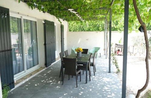 Mouries Casa | very pleasant house with swimming pool in mouriès, near Les baux de provence in the alpilles – 6 people