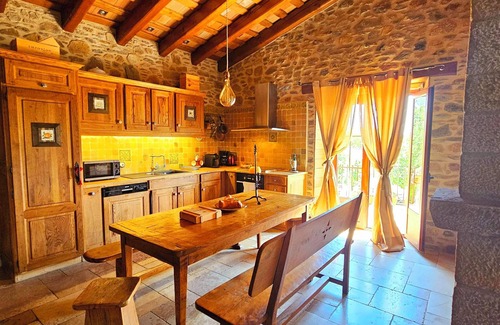 Cantallops Otro | Casa de campo muy bonito renovado, amplio jardín, porche, barbacoa y piscina