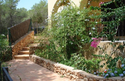 Santa Eulalia del Río Villa | Encantadora villa muy privada con piscina en San Carlos, a minutos de la playa.