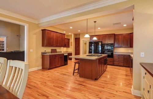 New Concord Casa | Very private 4 bd lake house with man-cave, guest house, hot tub, gym, grill